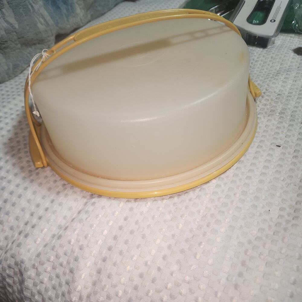 TUPPERWARE EUC PIE CAKE KEEPER CARRYALL